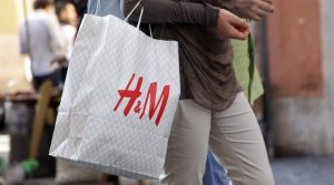 Одежда из магазина H&M: как сэкономить на покупке?